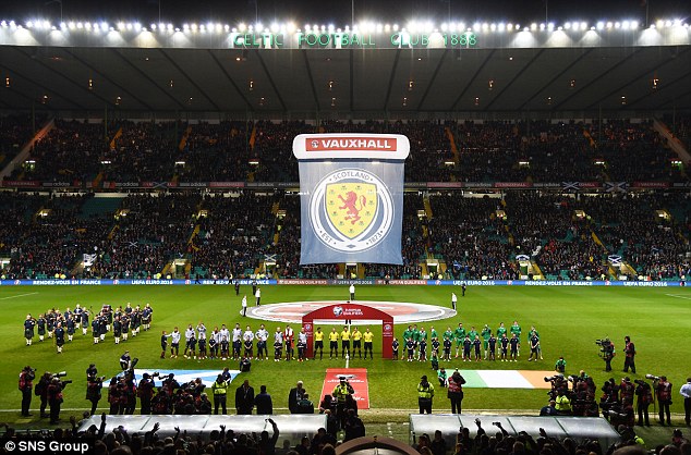 Skotlandia Tundukkan Irlandia, Pendukungnya Tewas Terjatuh di Stadion